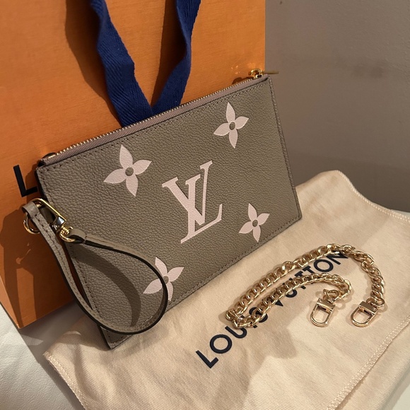 Louis Vuitton GIANT BiColor Wristlet/Pouchette/Chain Bag TURTLE DOVE/PASTEL PINK - Picture 3 of 16